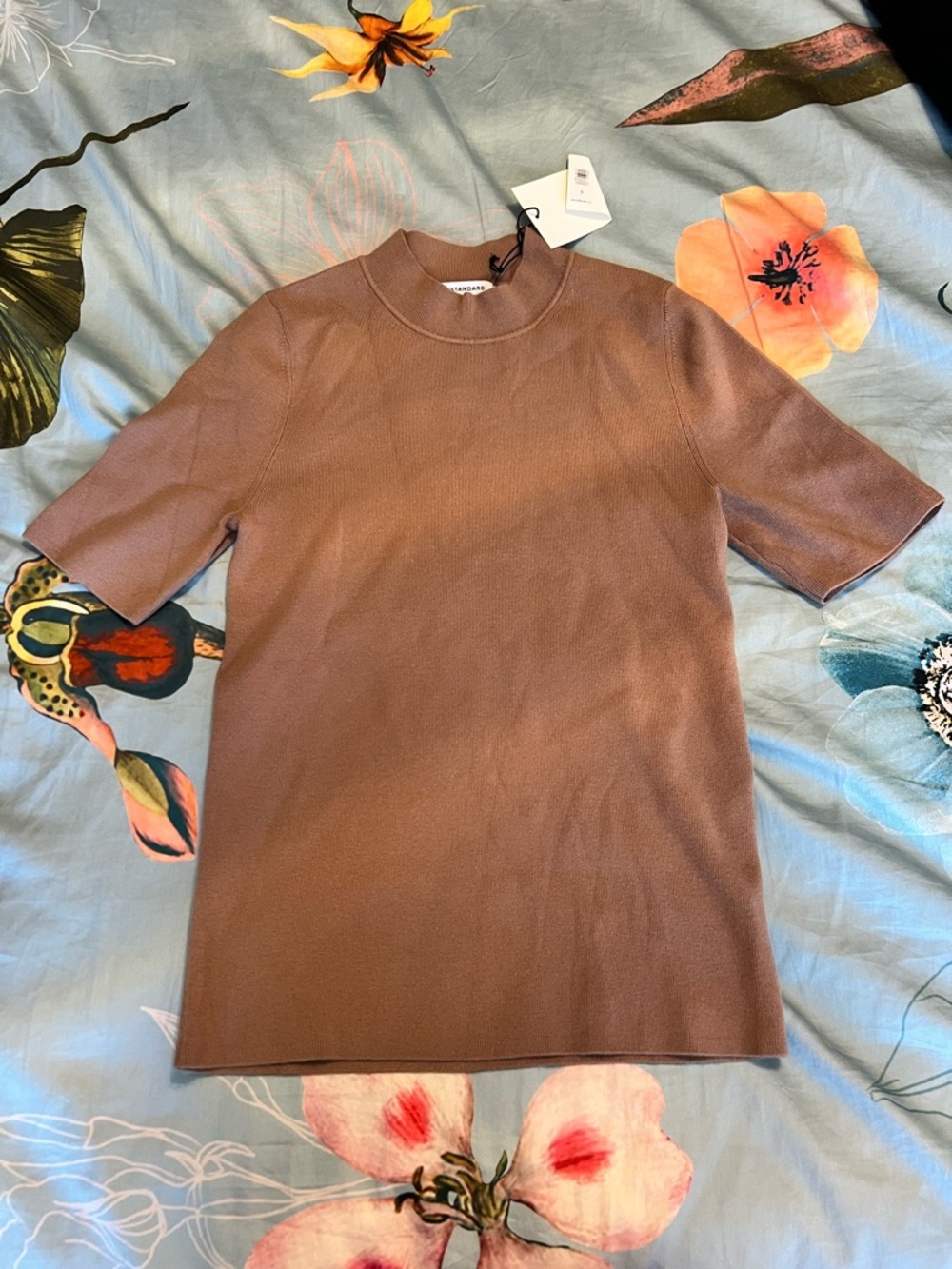 NWT Banana Republic | Short Sleeve Mock Neck Top in Tan | Small